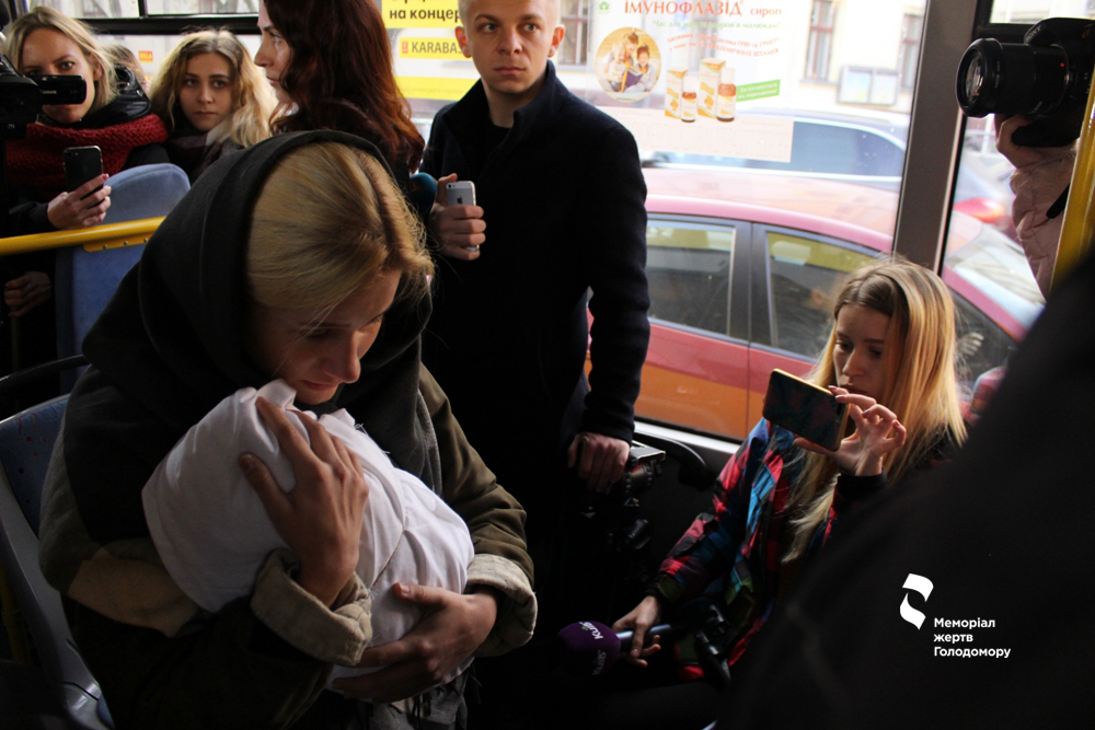 Меморіал жертв Голодомору презентував перформанс «Ті, що блукають» про людей, що жили в роки Голодомору