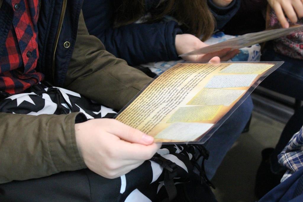 У Меморіалі жертв Голодомору школярів навчають аналізувати історичні джерела про Голодомор-геноцид