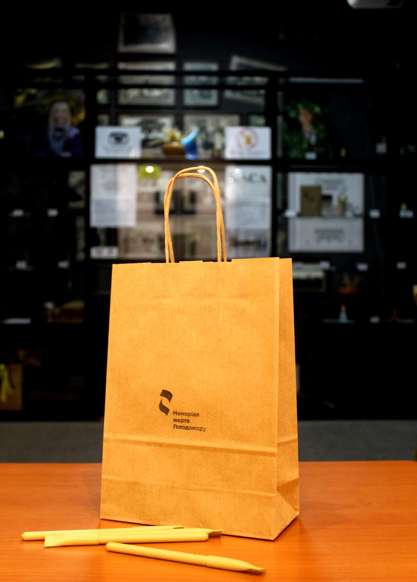 Розширено асортимент фірмової сувенірної продукції музею