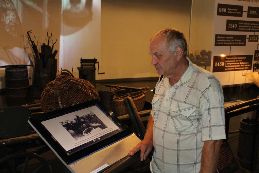 The Grandson of Photographer Marko Zalizniak Visited the Holodomor Victims Memorial