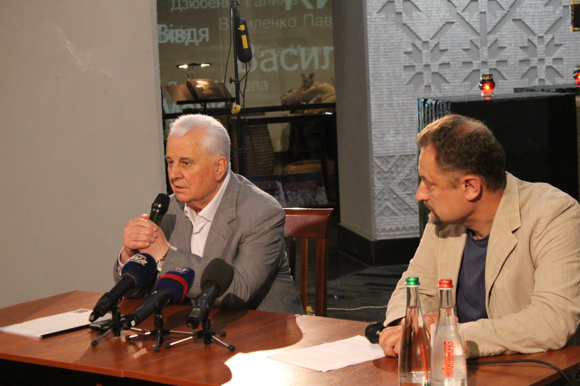 The meeting with Leonid Kravchuk was held at the Holodomor Victims Memorial