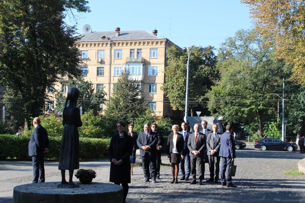 Holodomor victims Memorial was visited by the President of the Norwegian Parliament