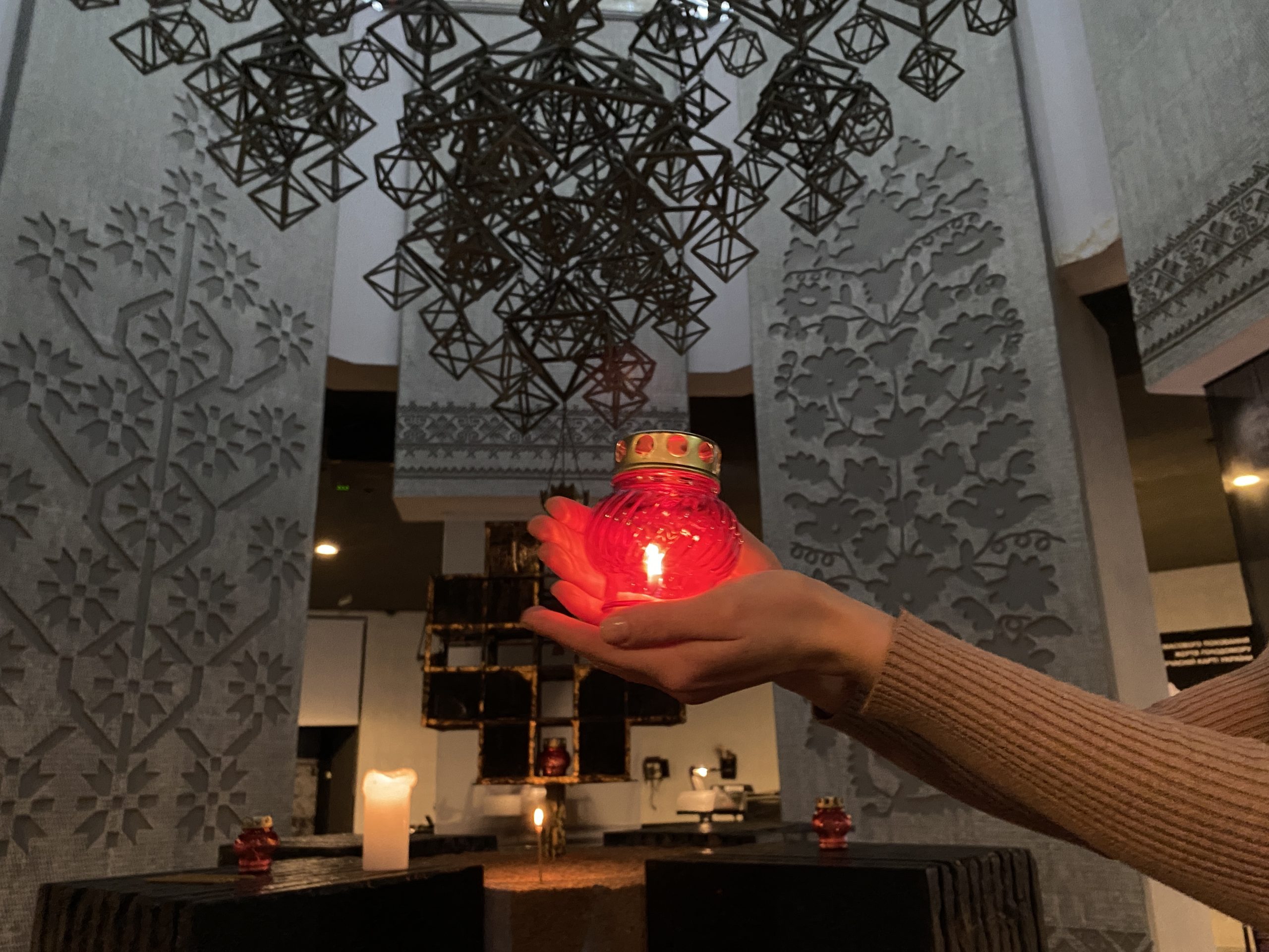 Plast brought Peace Light of Bethlehhem to the Holodomor Museum