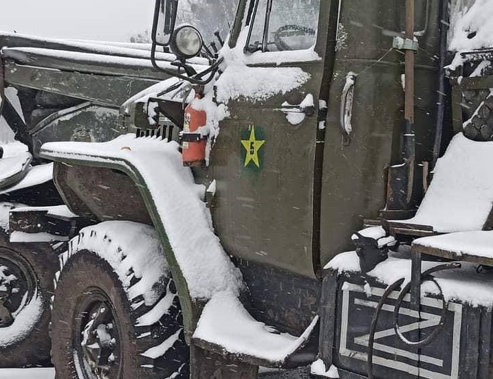 Знищений військовий автомобіль РФ з РСЗВ