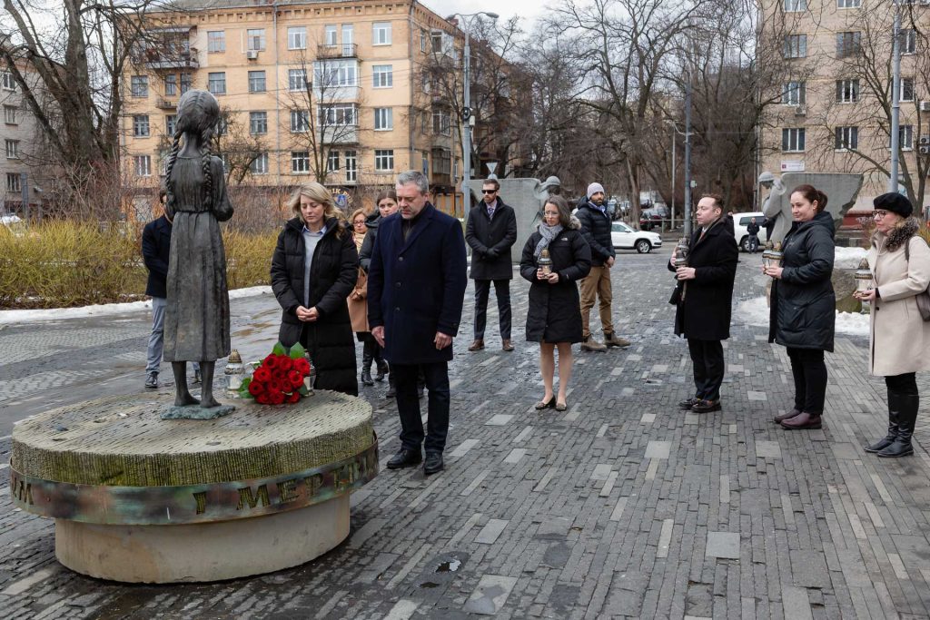 The Minister of Foreign Affairs of Canada honoured of the Holodomor victims