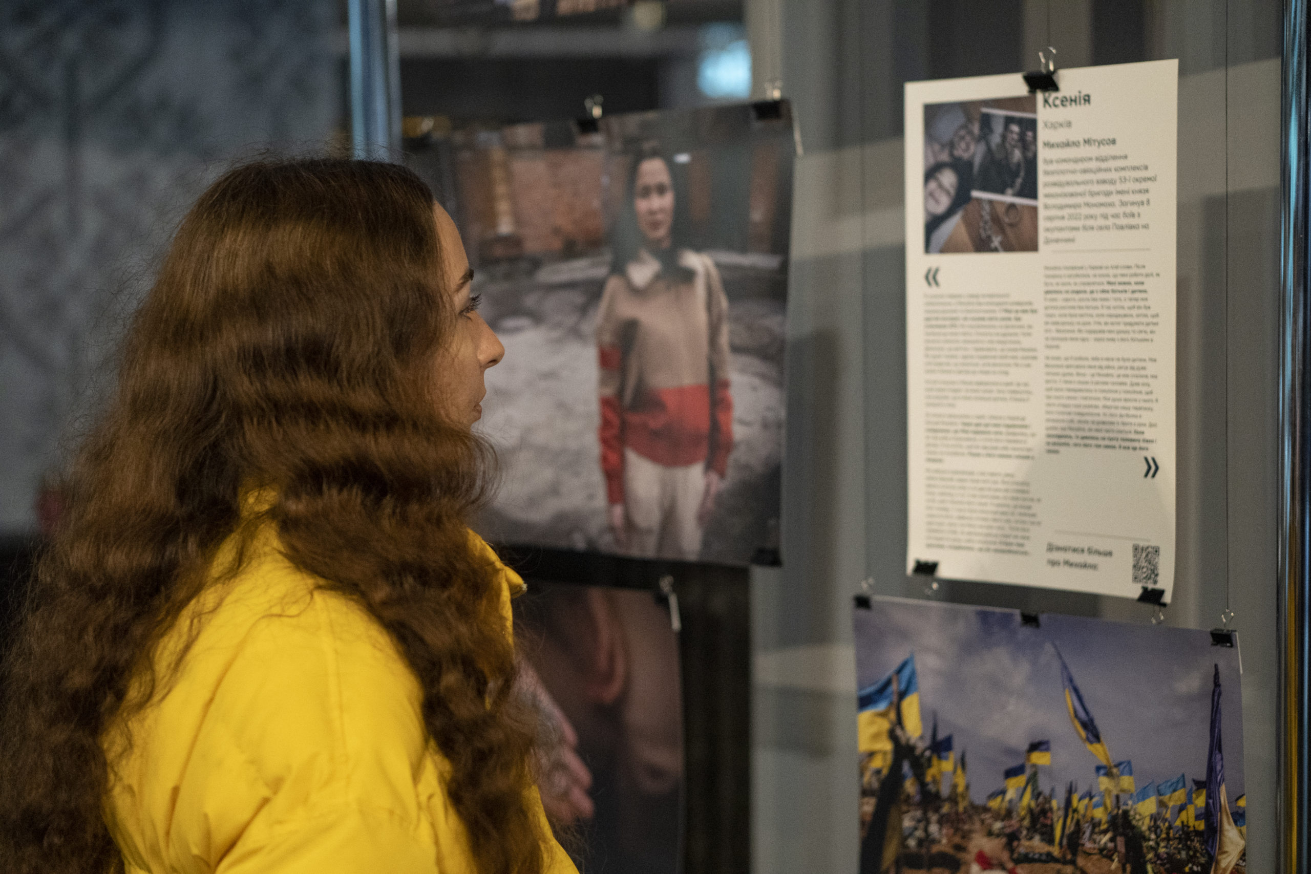 «Наодинці»: у Музеї Голодомору відкрилася виставка про жінок, які втратили на війні чоловіків