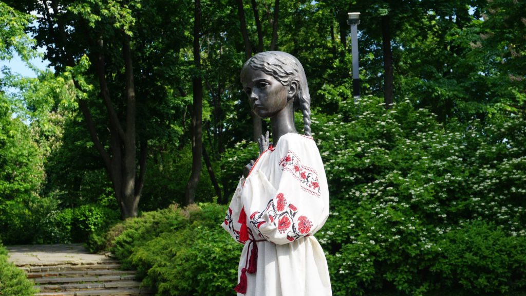 On Vyshyvanka Day, the sculpture “Bitter Memory of Childhood” “put on” an embroidered shirt for the second time