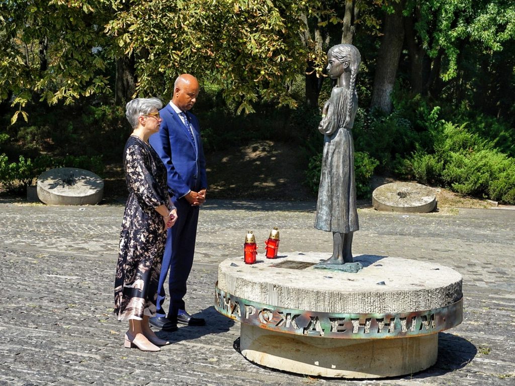 A delegation from Canada visited the museum