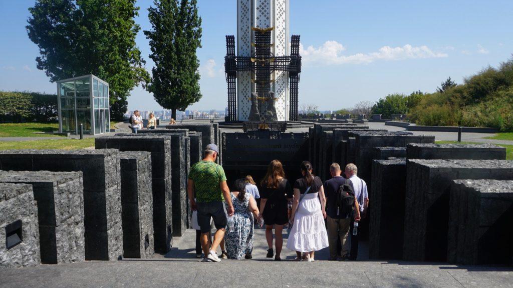 The Director of the Lithuanian Institute of History visited the Holodomor Museum