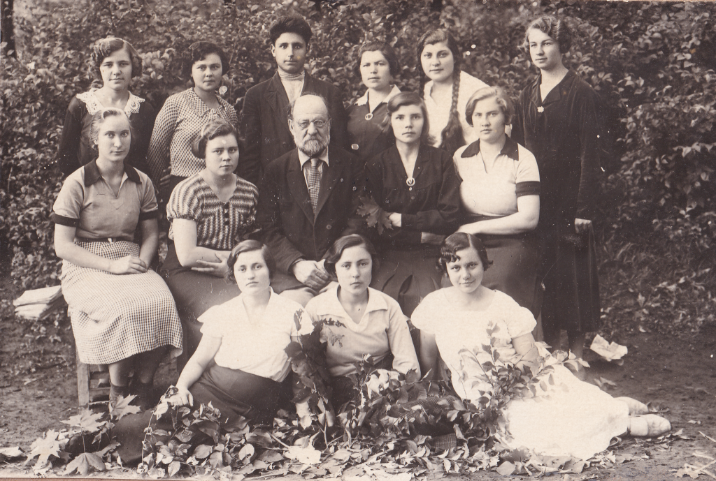 Photos from the 1930s rescued from the war zone were transferred to the Museum’s collections