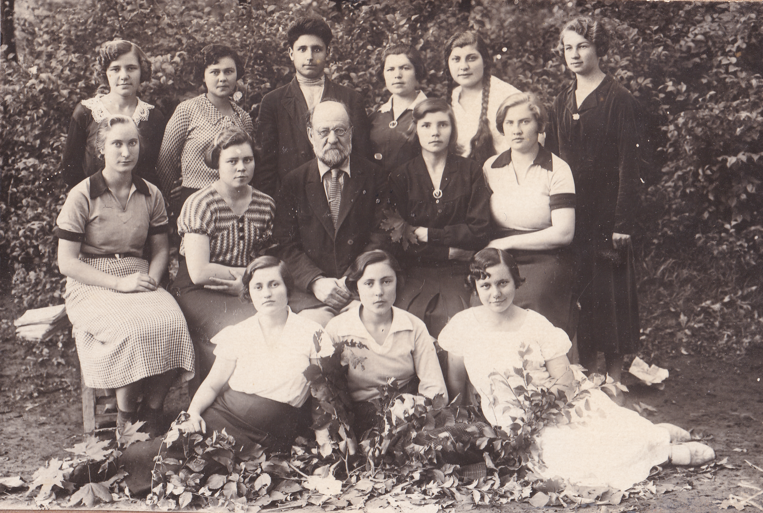 До фондів Музею передали світлини 1930-х років, врятовані із зони бойових дій