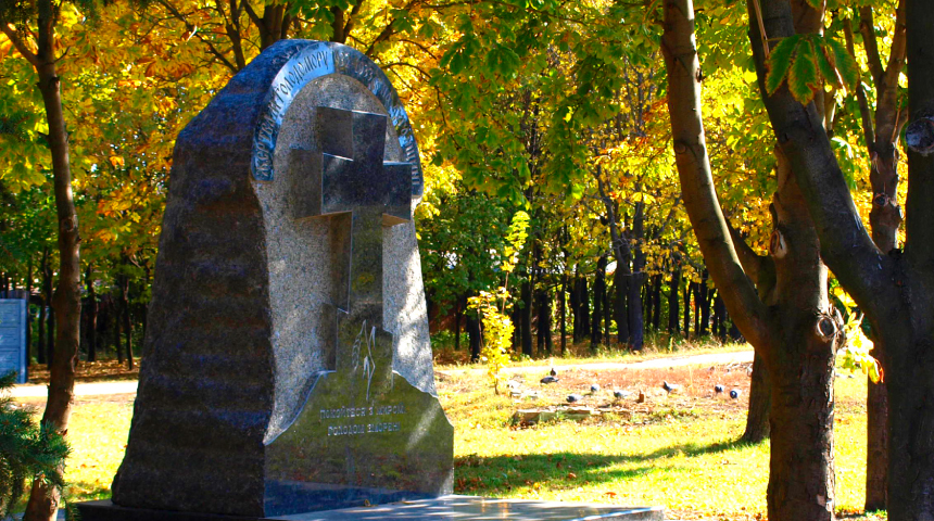 In the Luhansk region, the occupiers destroyed crosses on the graves of Holodomor victims