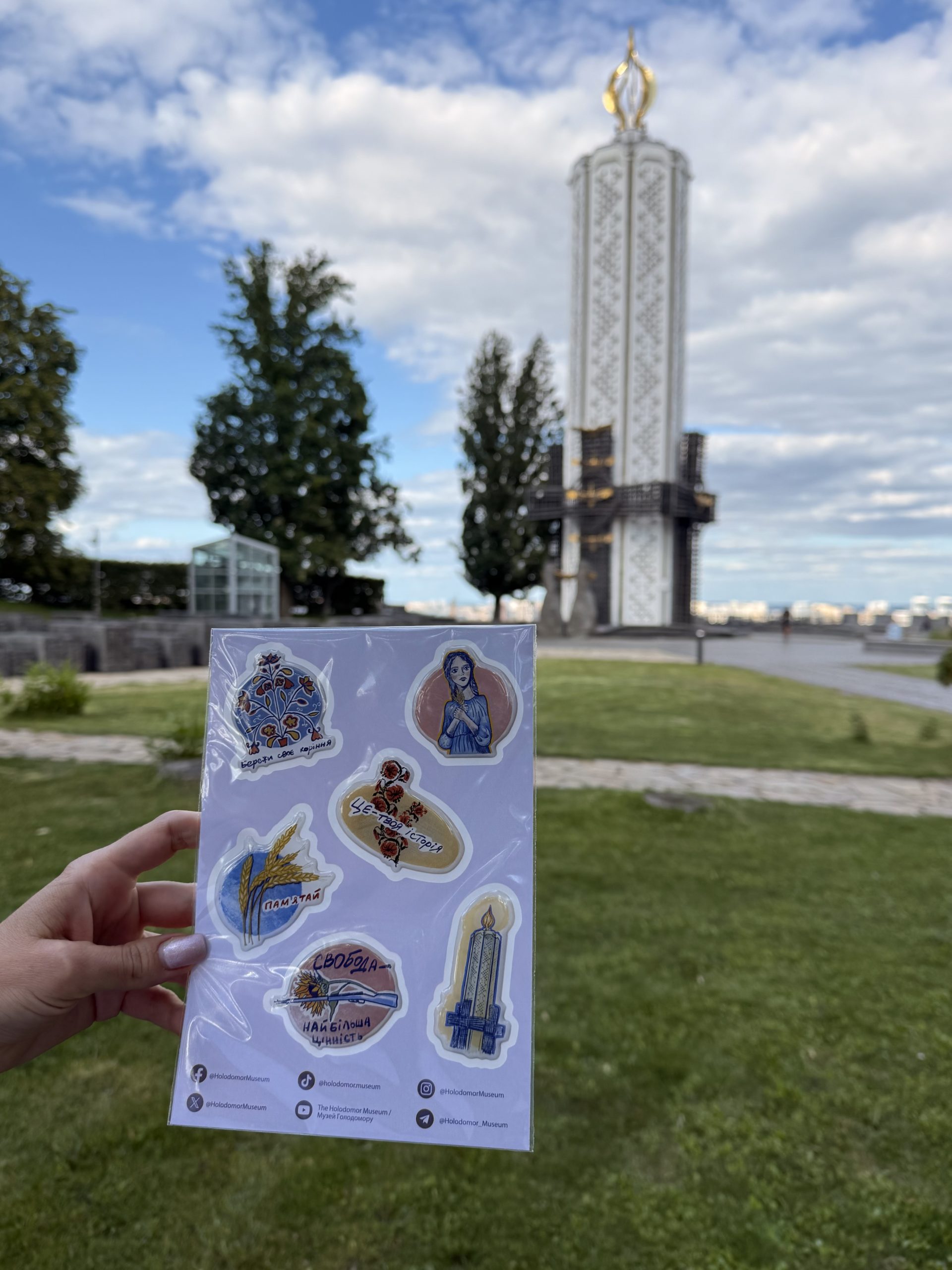 From now on, you can purchase 3D stickers and new, bright-themed magnets at the museum.
